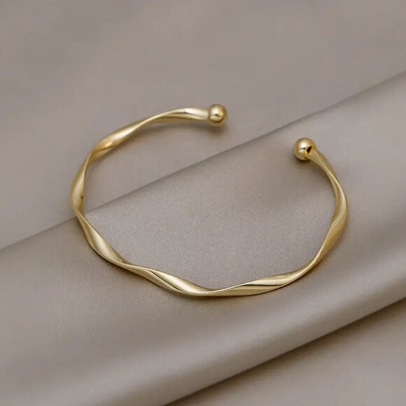14K Gold Filled Bangle Bracelet - Picture 3 of 4